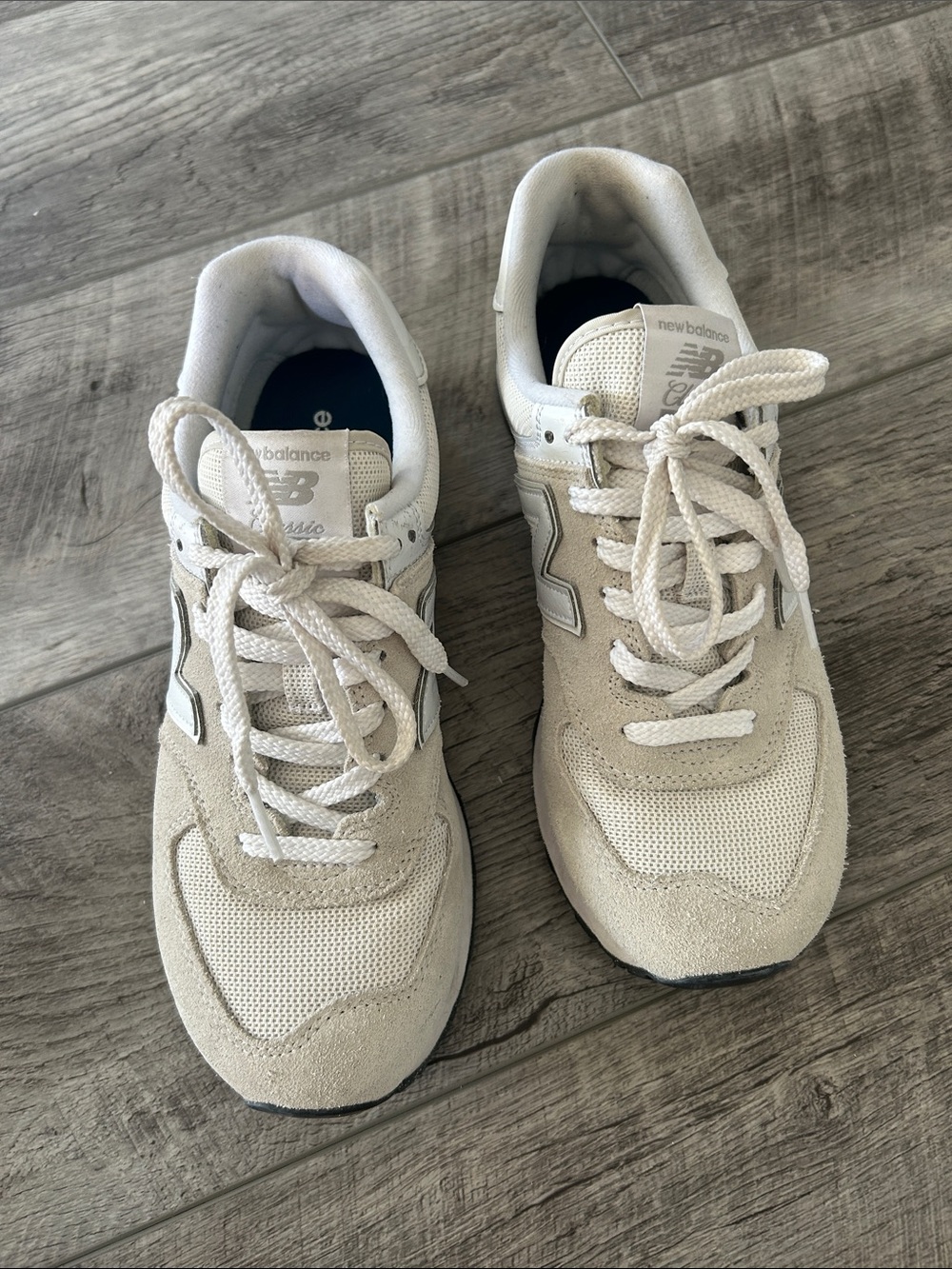 New Balance Women's Beige and White Athletic Sneakers wore 2 times.